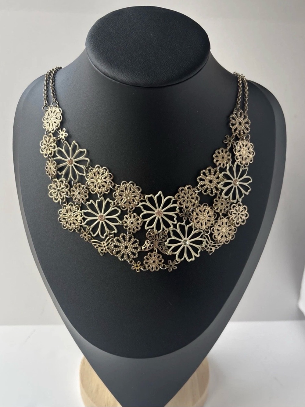 Icing Statement Bib Necklace Cream & Silver Filigree Floral Daisy Design 19"
